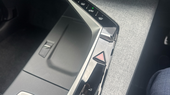 Peugeot 3008 157kW Allure 73kWh 5dr Auto Electric Estate - Image 19